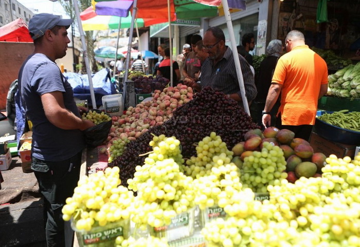 بازار میوه در رام الله فلسطین اشغالی