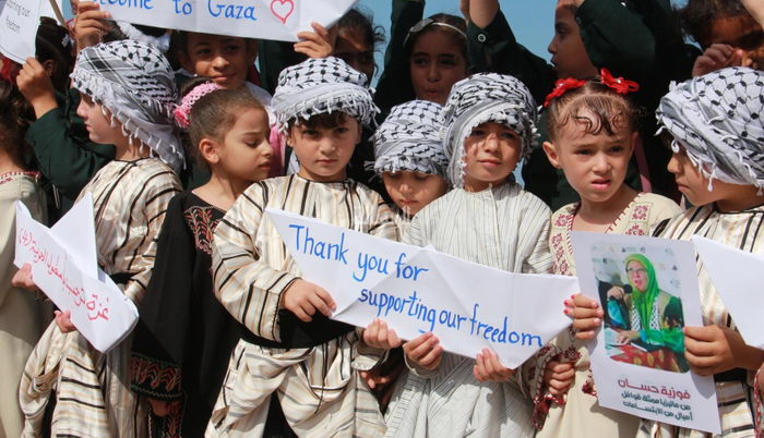 تصاویر استقبال کودکان غزه از کشتی های کمک های مردمی