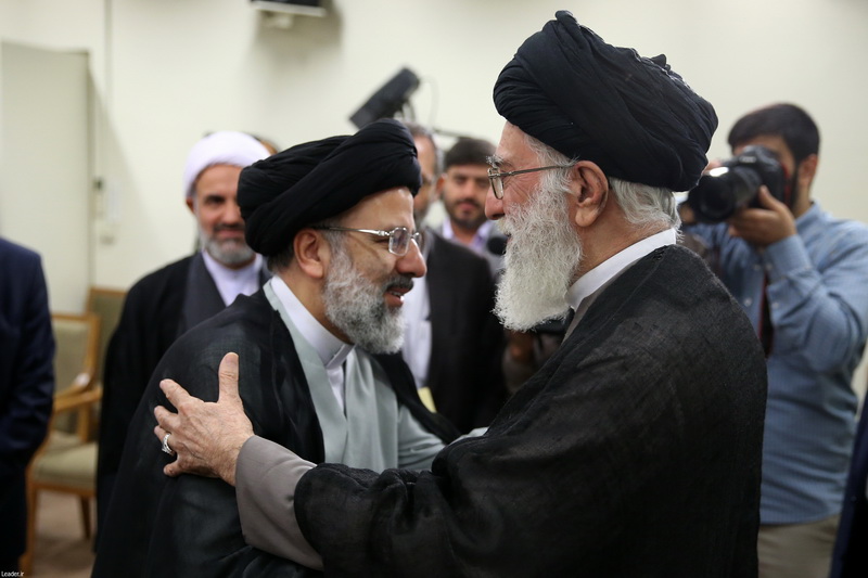 رهبر معظم انقلاب در حکمی حجت‌ الاسلام رئیسی را به تولیت آستان قدس رضوی منصوب کردند