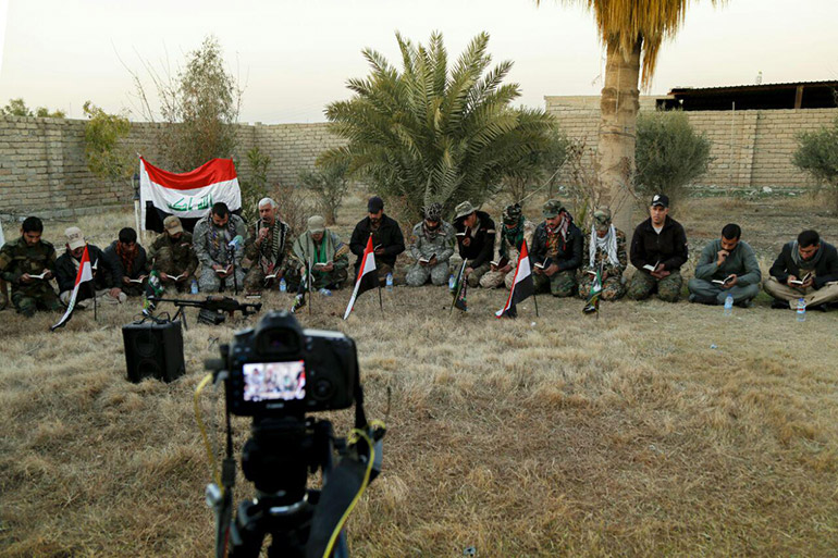 محفل قرآنی رزمندگان عراقی در ساحل چپ موصل