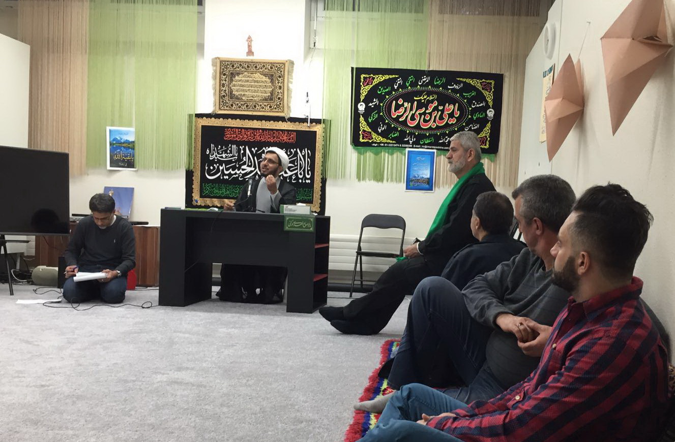 حجت الاسلام یحیی جهانگیری از روحانیون فعال در عرصه بین الملل  در کشور سوئیس 