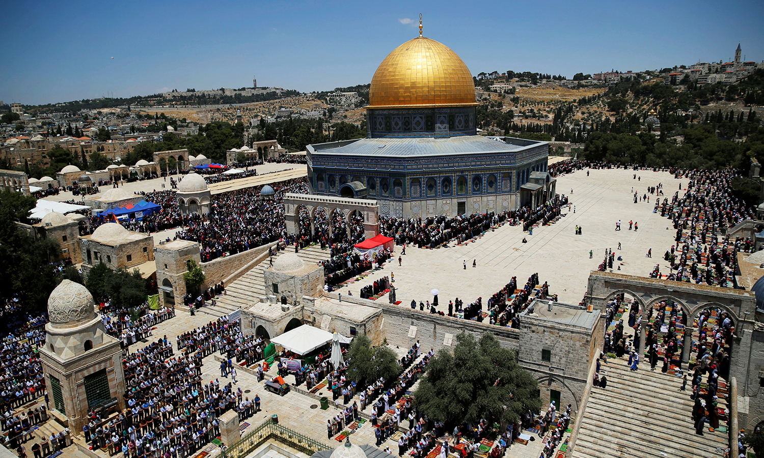 نمازگزاران فلسطینی در دومین جمعه ماه مبارک رمضان در مسجد الاقصی 