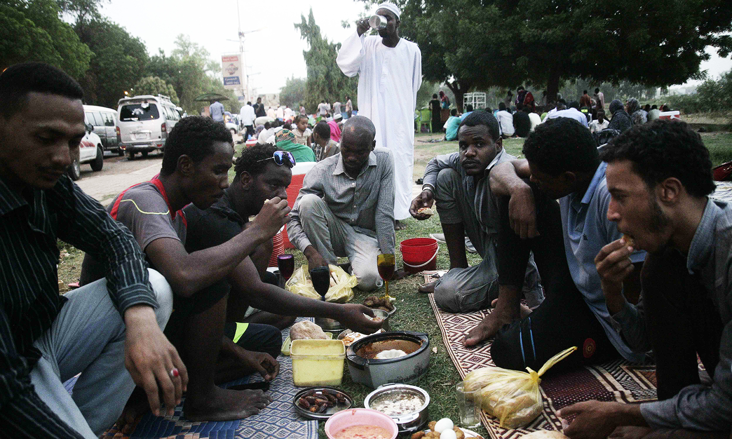 افطار مردم سودان در خیابان
