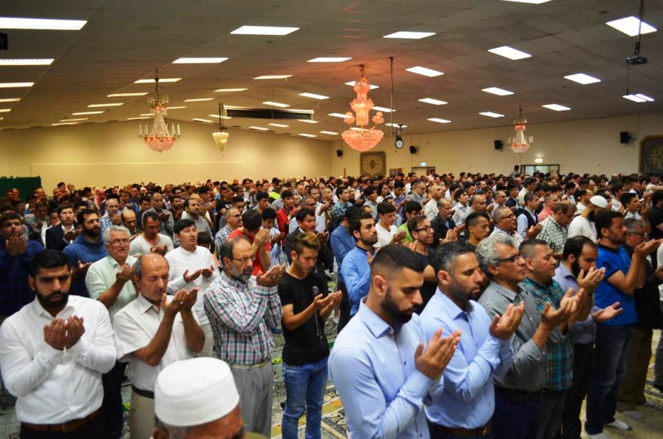 اقامه نماز عید فطر در مرکز اسلامی سوئد