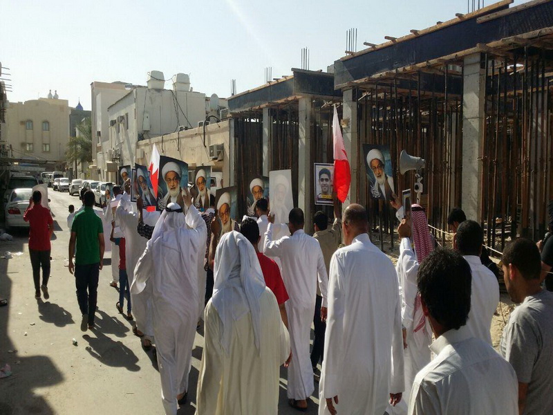 راهپیمایی مردم بحرین پس ازاقامه نماز عید فطر