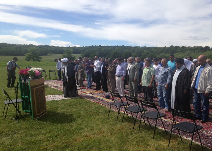 نماز جمعه استکهلم در قبرستان جدید مسلمانان اقامه شد+عکس