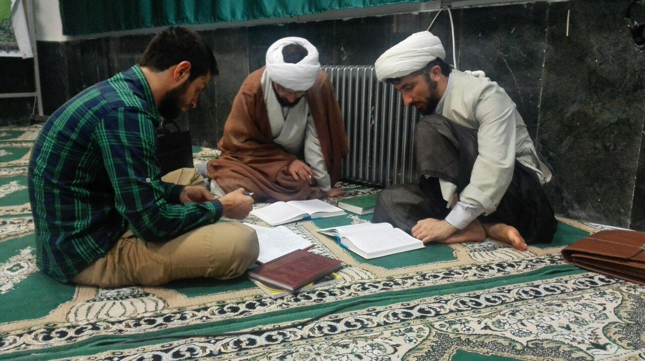 نتیجه تصویری برای جلسه مباحثه طلاب در مسجد