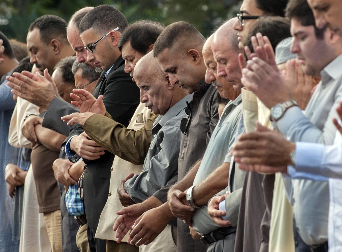 تصاویر رسیده از برگزاری نماز عیدقربان در استادیوم آنجلس آمریکا