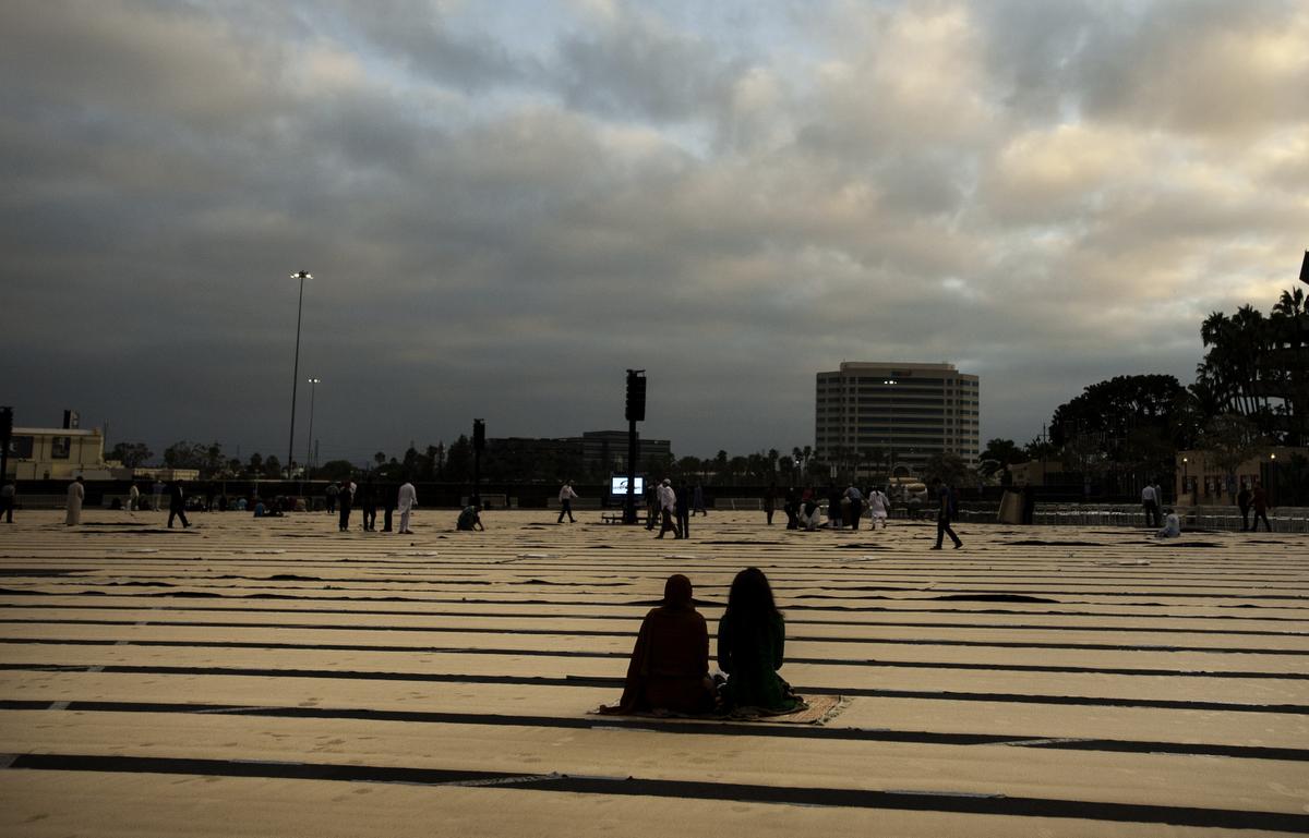 تصاویر رسیده از برگزاری نماز عیدقربان در استادیوم آنجلس آمریکا