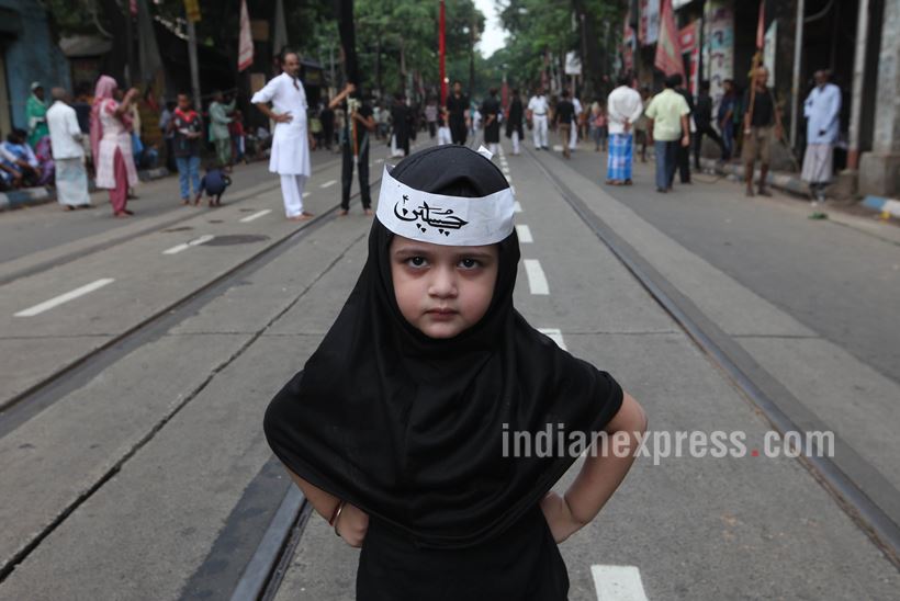 دختربچه مسلمان در مراسم عزاداری حسینی در کلکته
