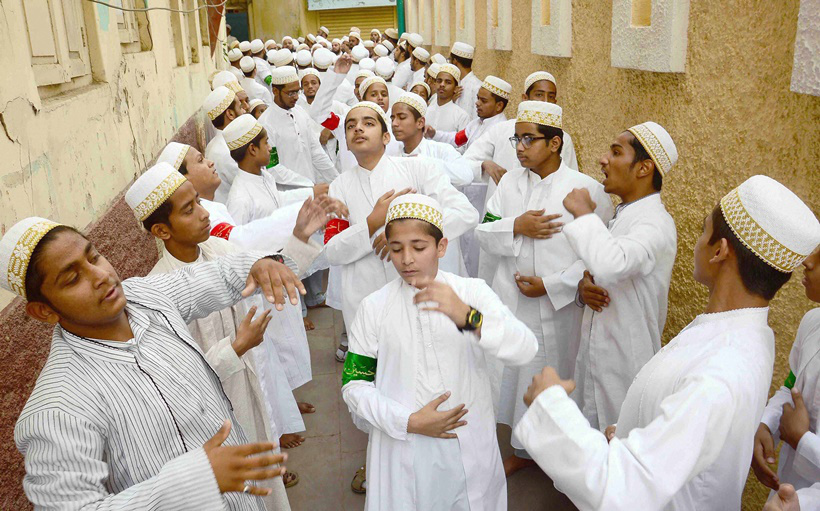 مراسم عزاداری اعضای جامعه شیعیان داوودی بوهرا به مناسبت محرم در اوجاین، مادها پرادش