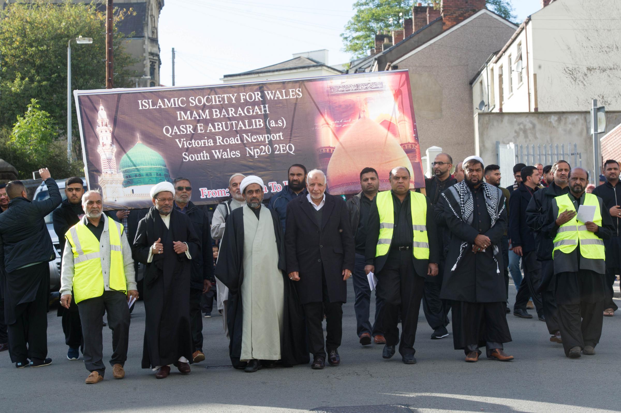 راهپیمایی عزاداری صدها تن از شیعیان در ولز بریتانیا