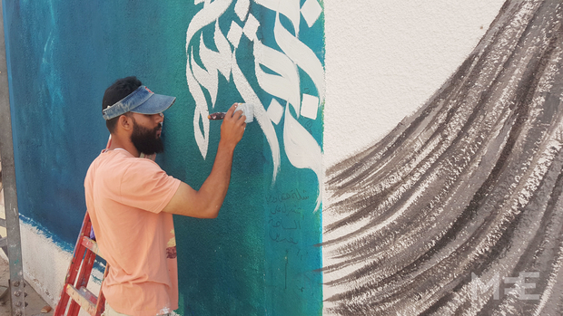 تصاویر نقاشی‌های هنرمند فلسطینی بر دیوارهای غزه 