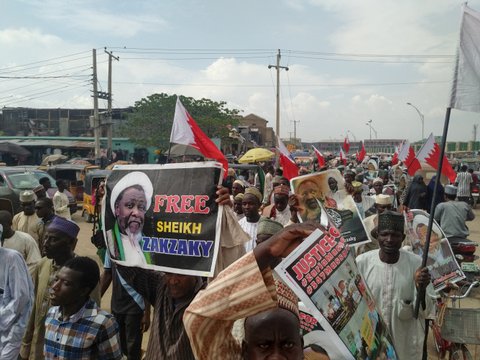 راهپیمایی شیعیان نیجریه در حمایت از شیخ قاسم 