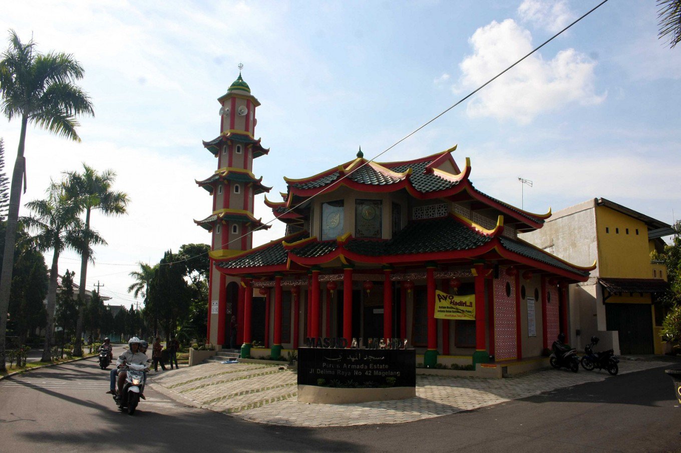 مسجد منحصر به فردی در اندونزی که ساختمانی شبیه معابد چینی دارد  
