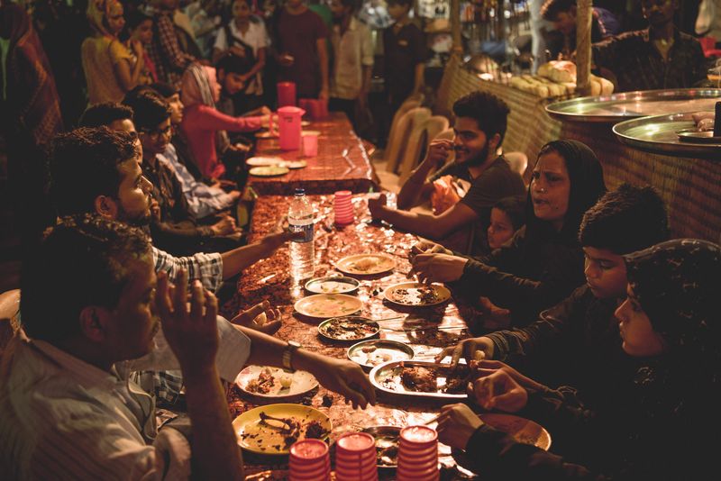 بمبئی در ماه مبارک رمضان به یک جشنواره غذایی شبانه تبدیل شده است 