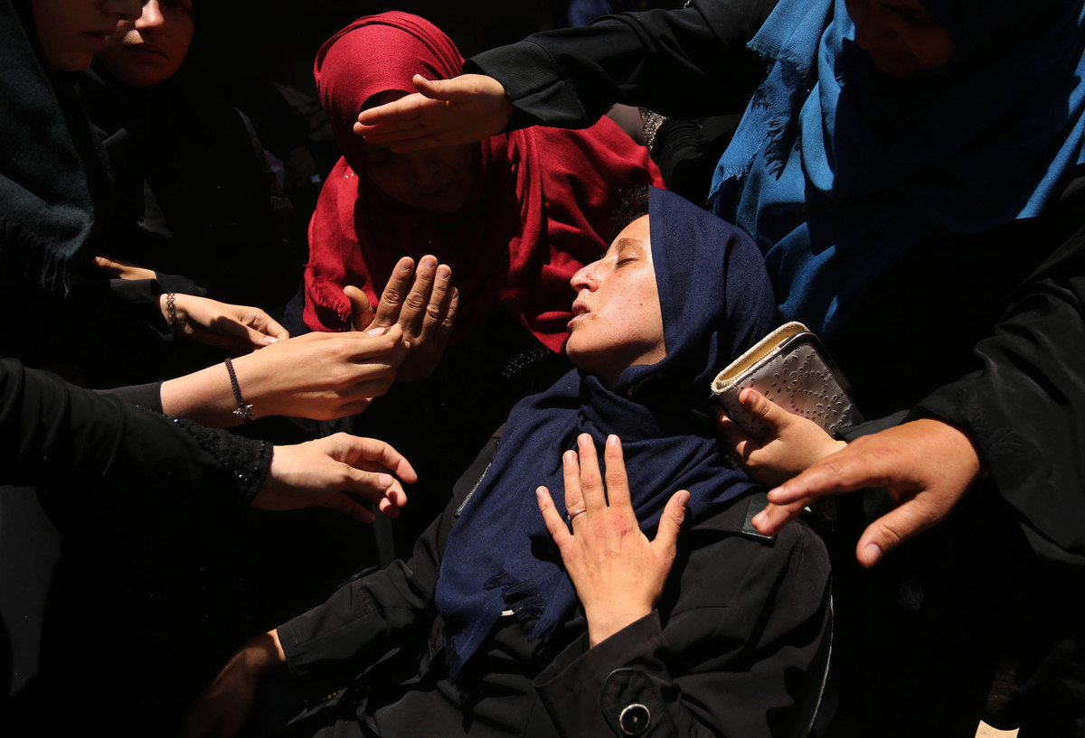زنان فلسطینی در مراسم خاکسپاری فادی النجار