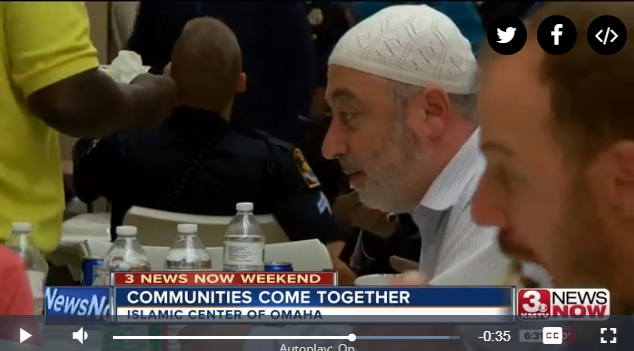 مراسم شام با حضور مسلمانان و پلیس در مسجد اوماها برگزار شد 