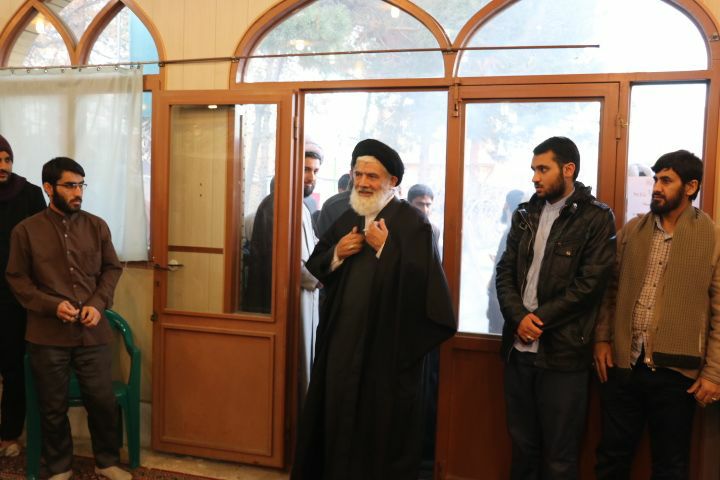 http://media.hawzahnews.com/Original/1397/12/14/IMG21011957.jpg