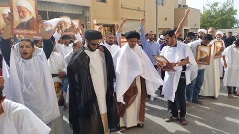 جوانان کفن پوش بحرینی ندای علما را لبیک گفتند