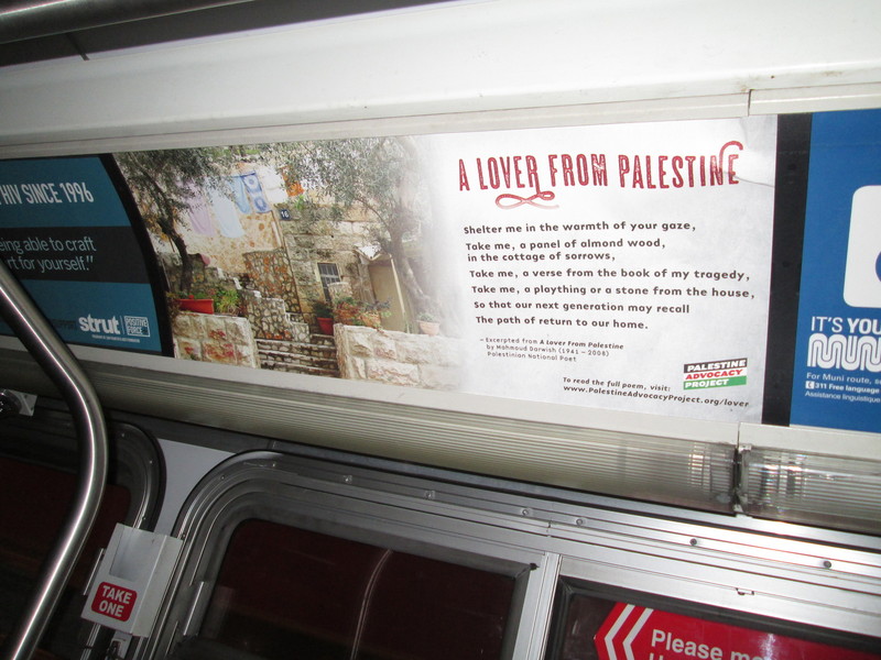 نصب پوسترهای شاعر فلسطینی در اتوبوس‌های آمریکا 