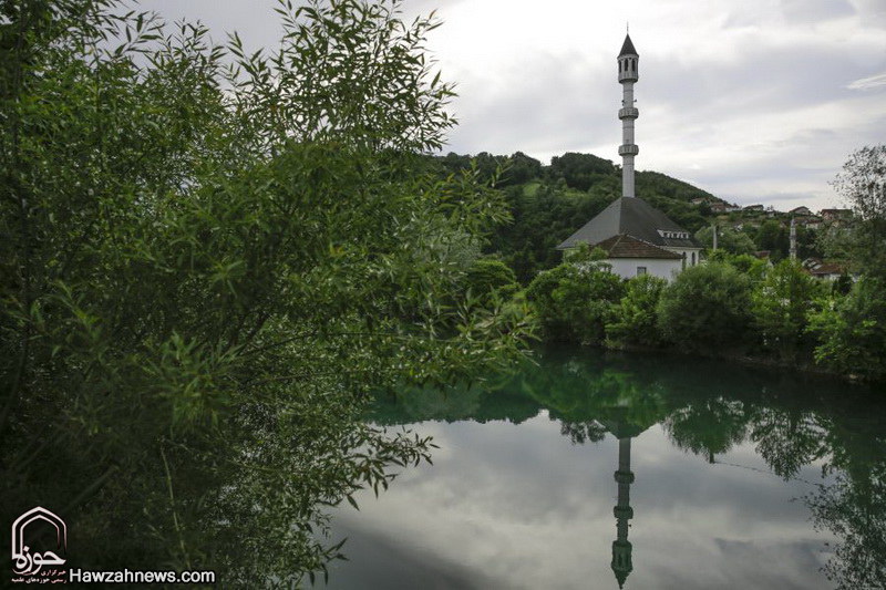 مسجد "شهیر" واقع در کرانه  رودخانه اونا در شمال غربی بوسنی 