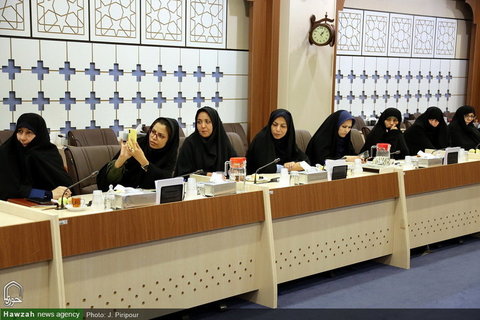 In Pictures: Meeting of WHO representative with women Hawzah center director