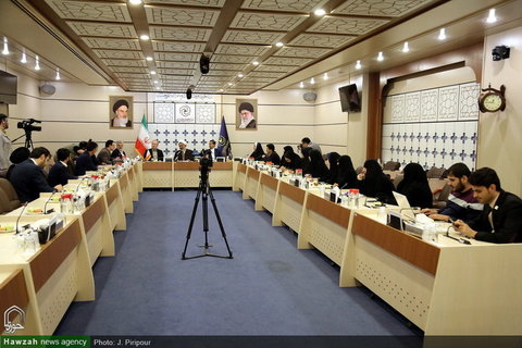 ممثل منظمة الصحة العالمية يلتقي بعلماء الدين في إيران