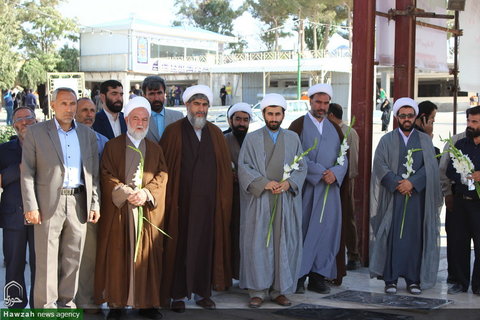 تصاویر/ گلباران مزار شهدای بجنورد به مناسبت چهلمین سال اقامه نماز جمعه در کشور