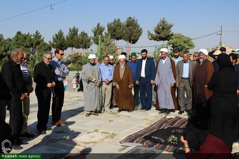 تصاویر/ گلباران مزار شهدای بجنورد به مناسبت چهلمین سال اقامه نماز جمعه در کشور