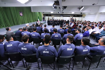 تصاویر/ دیدار مدال‌آوران المپیادهای علمی و اعضای تیم ملی والیبال جوانان با رهبر معظم انقلاب