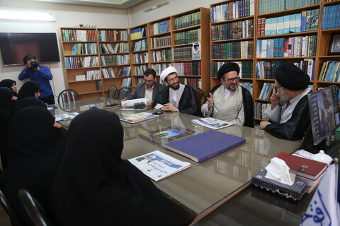 زيارة مدير ومسؤولي جامعة الزهراء (ع) لمركز إعلام الحوزة العلمية بقم القمدسة