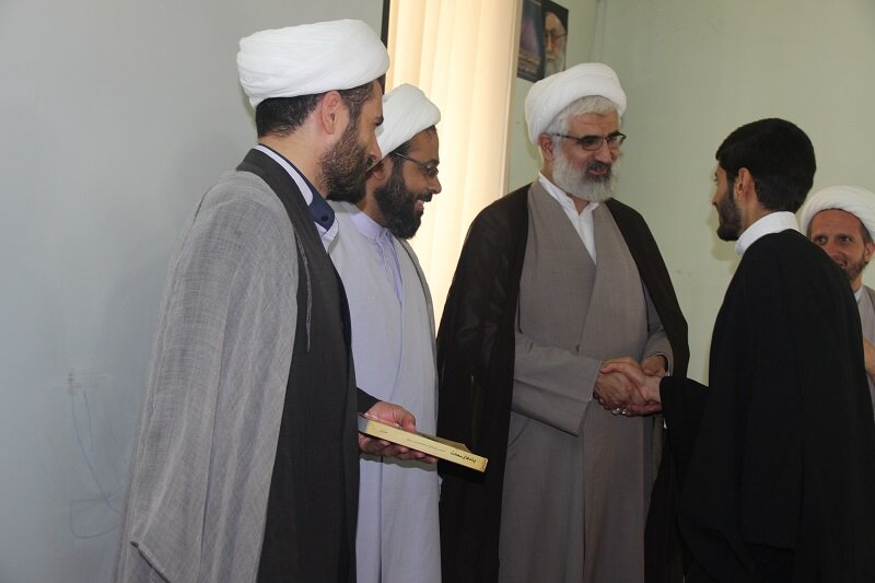  طلاب برتر مدرسه شیخ الاسلام قزوین تجلیل شدند+ عکس