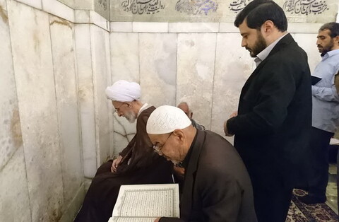 عکس/ آیت الله مصباح یزدی در حرم مطهر امام رضا(ع)