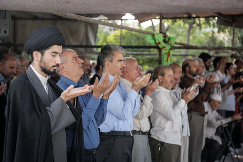اقامه نماز عید قربان در امامزاده پنج تن لویزان