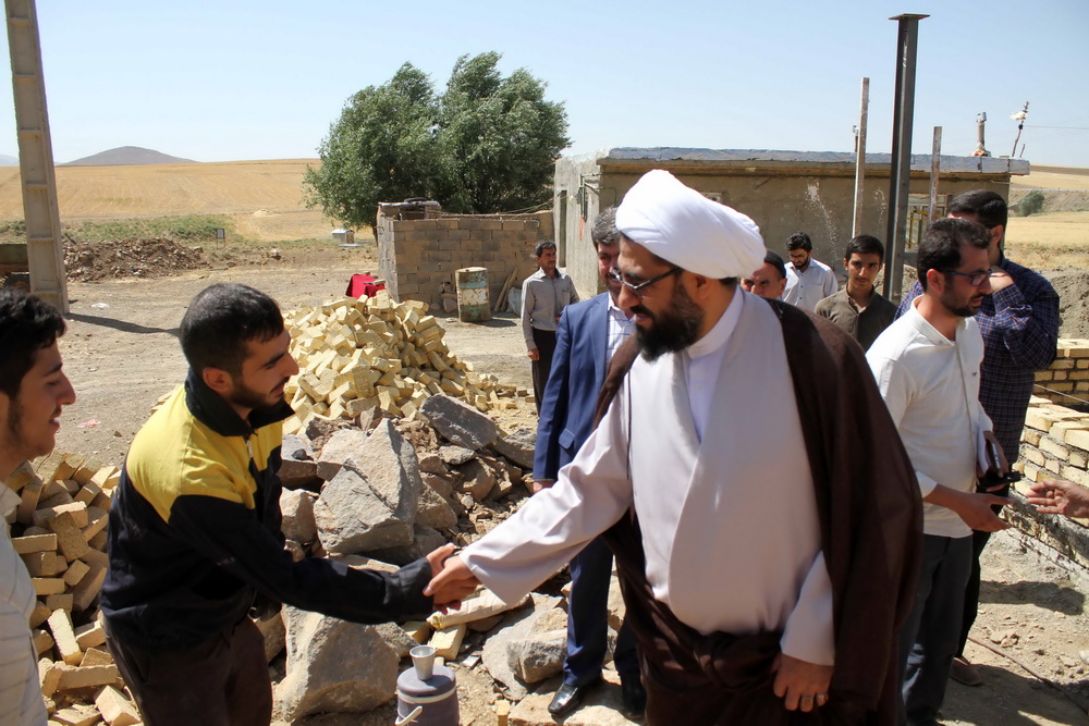 تصاویر/ حضور امام جمعه همدان در جمع گروه های جهادی مستقر در روستاهای همدان