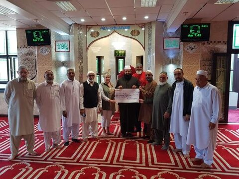 Mosque donates £964 to Hospice