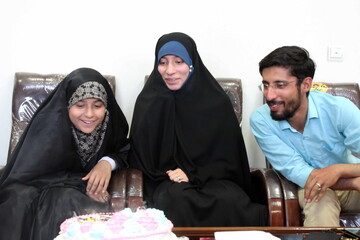 تصاویر/ جشن تولد فرزند شهید مصطفی قاسمی با حضور مدیر حوزه علمیه همدان