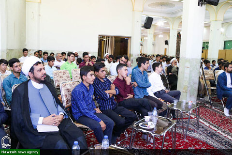 تقرير مصور عن مراسم بداية السنة الدراسية في حوزة أصفهان العلمية