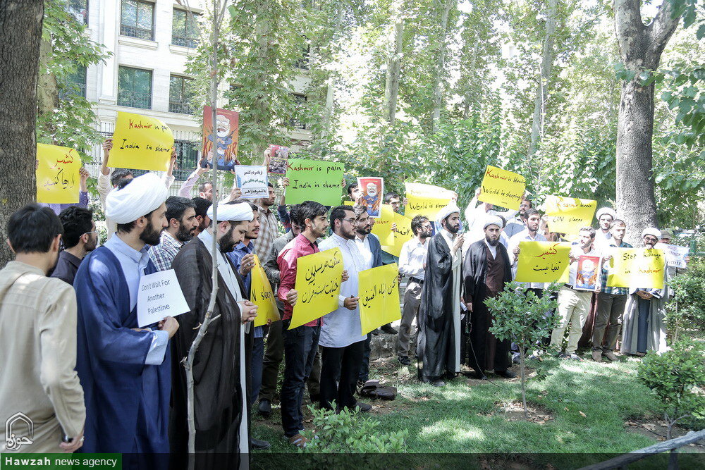 تصاویر/ تجمع طلاب و دانشجویان در اعتراض به کشتار مردم کشمیر