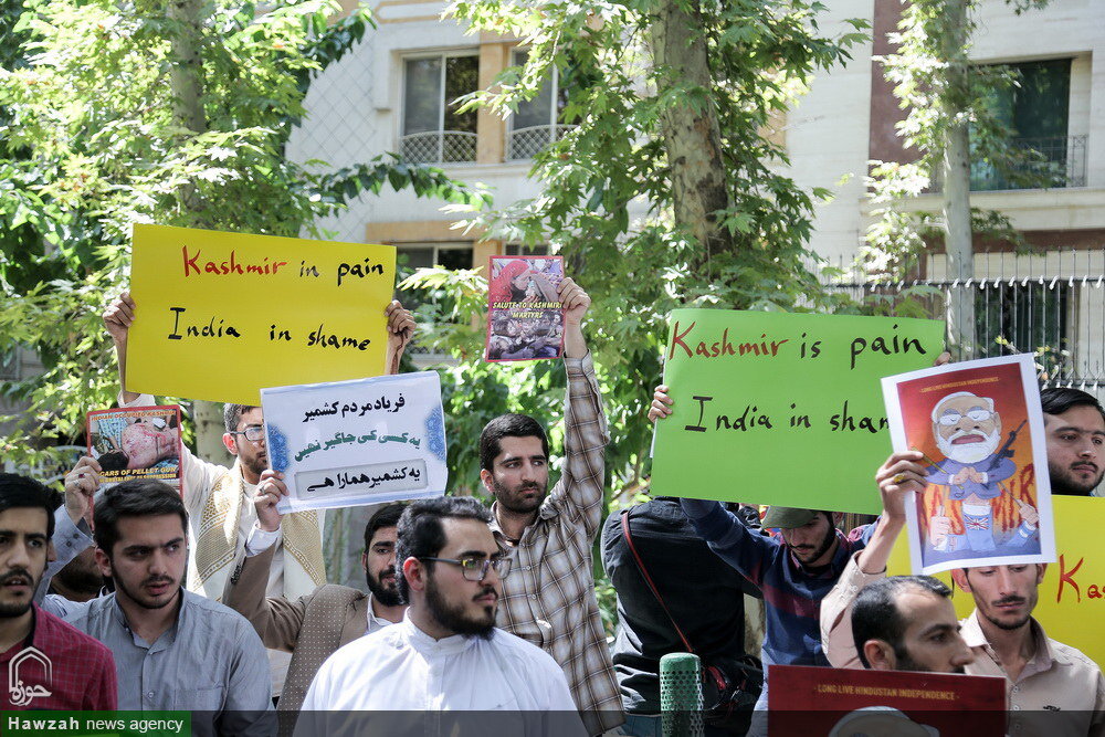 تصاویر/ تجمع طلاب و دانشجویان در اعتراض به کشتار مردم کشمیر