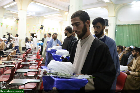 تصویری رپورٹ|عید غدیر کے موقع پر حوزہ علمیہ اصفہان میں طلاب کے معمم ہونے کی تقریب