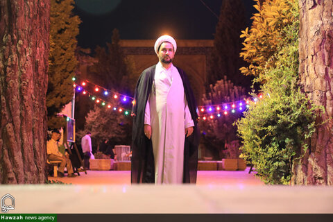 بالصور/ طلاب الحوزة العلمية بأصفهان يعتمرون العمامة في ذكرى عيد الغدير الأغر