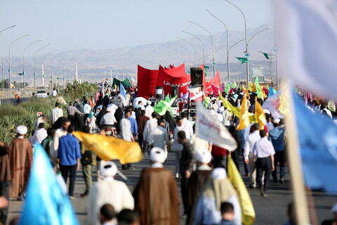 تصاویر/ پیاده‌روی عاشقان ولایت  در سالروز عید سعید غدیر خم در قم با حضور آیت الله العظمی مکارم