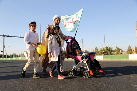 تصاویر/ پیاده‌روی عاشقان ولایت  در سالروز عید سعید غدیر خم در قم با حضور آیت الله العظمی مکارم