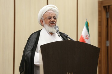 آیا واقعا عاقلانه است کشوری از دشمن خود واکسن بخرد؟