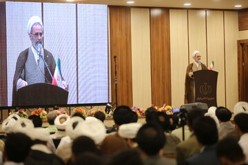 حوزه های علمیه متکی به توده‌های مردم اند