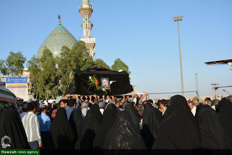 بالصور/ تشييع جثمان إمام جمعة مدينة خميني شهر الإيرانية