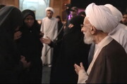فیلم| دیدار کوتاه خانواده شیخ زکزاکی با آیت الله مصباح یزدی