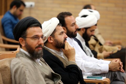 تصاویر/ نشست نماینده ولی فقیه در استان هرمزگان با اساتید و طلاب مرکز تخصصی صحیفه سجادیه در دارالقرآن علامه طباطبایی